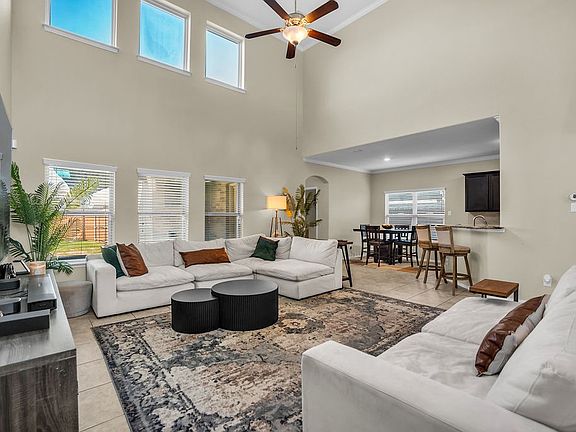 2nd image of 3014 Rosemount Ln