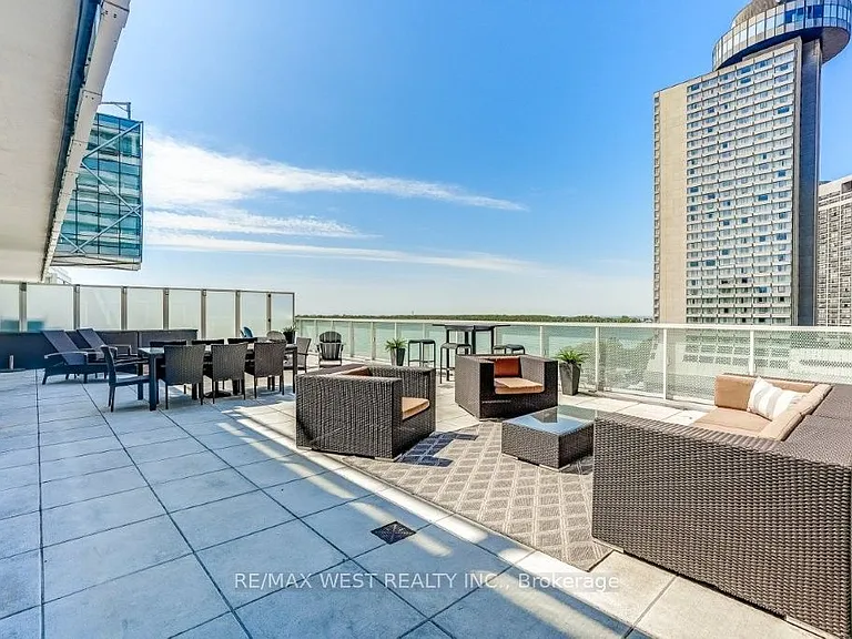 15 Queens Quay E #1006 — Photo 22