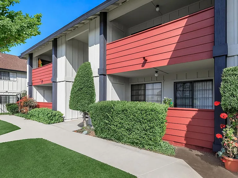 Hollister Creek Apartments — Photo 7