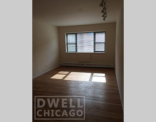 2nd image of 6000 N Kenmore Ave #6006206