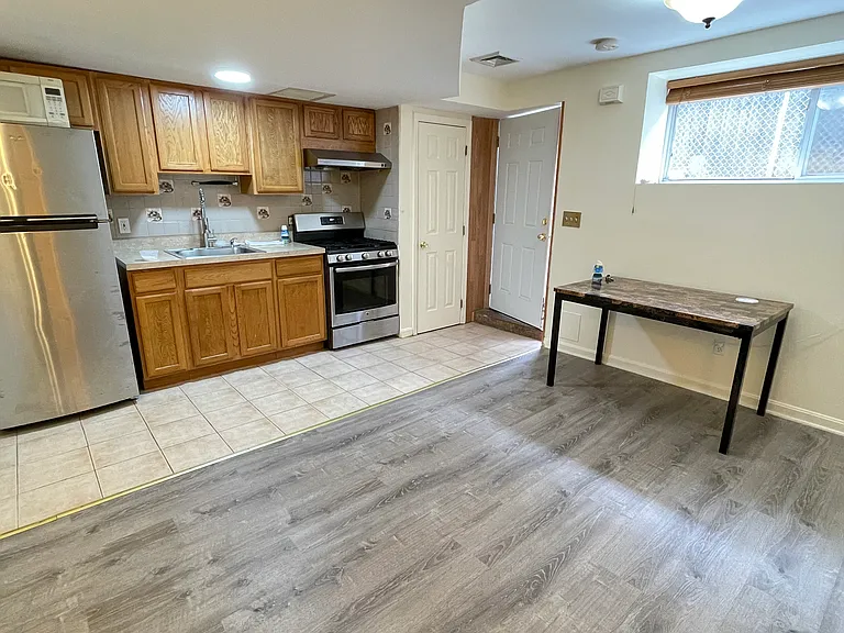 1109 Rockland Ave #1L — Photo 9