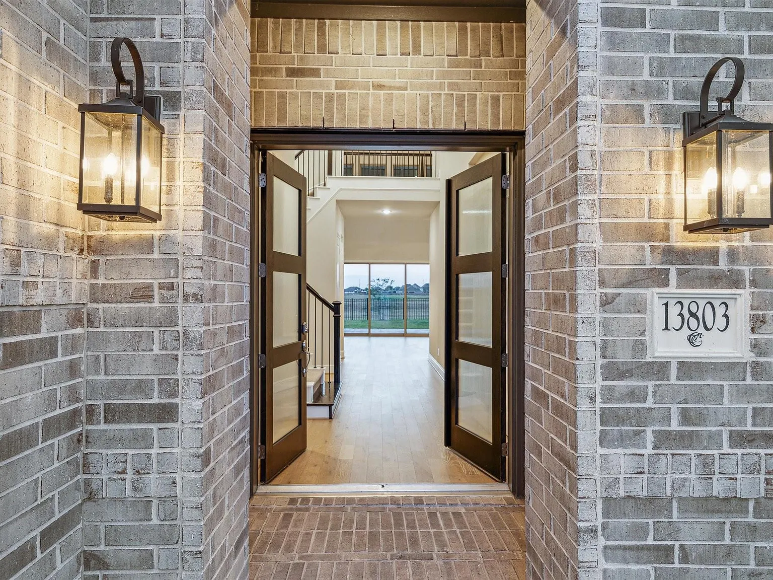 4 bed, 3.5 bath, 3659 sqft, $4,650 — Photo 3