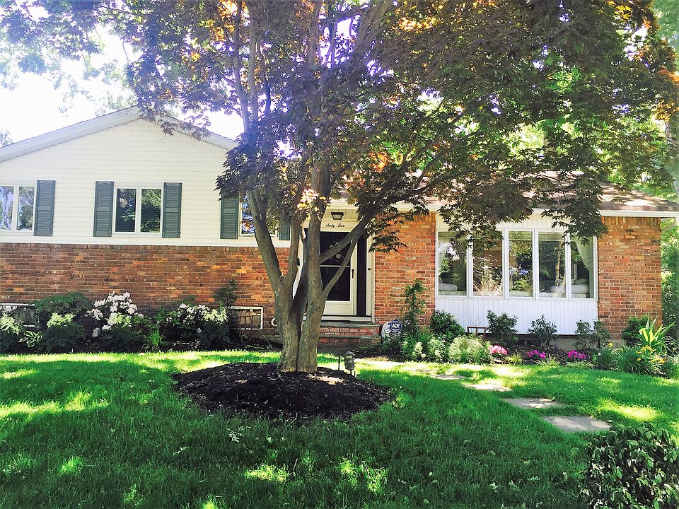 1st image of 65 Oak Hill Dr