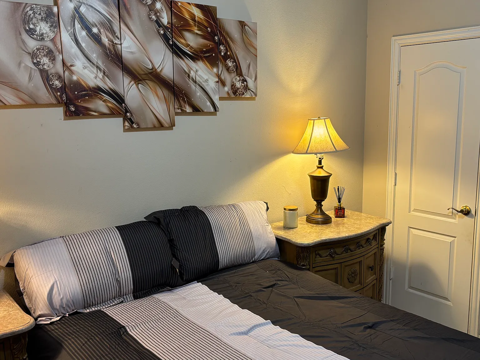 5 bed, 3700 sqft, $900 — Photo 3