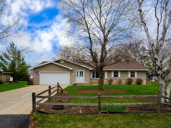 484 Kirkwood Dr, Oshkosh, WI 54904