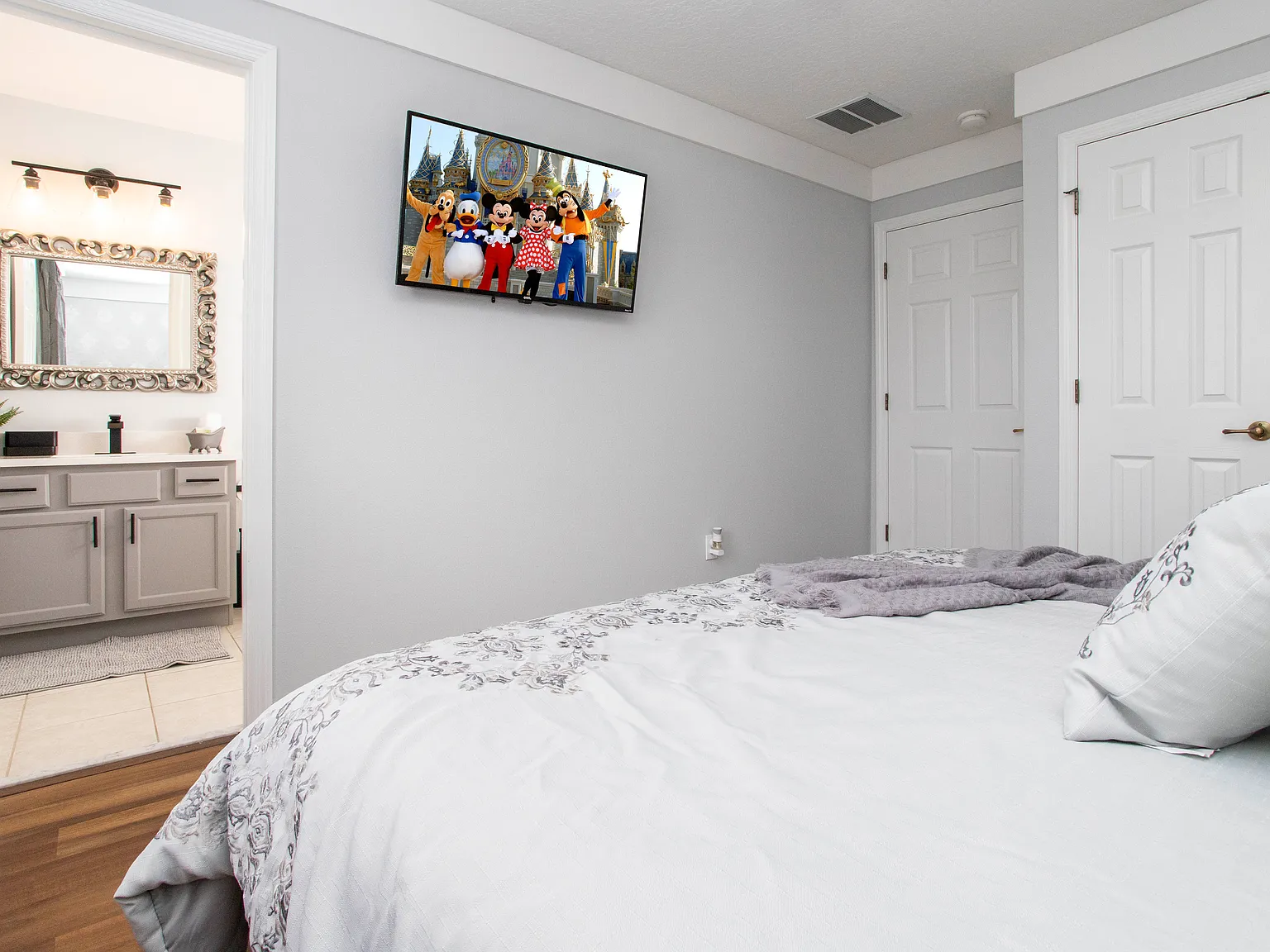 3 bed, 1295 sqft, $2,550 — Photo 1