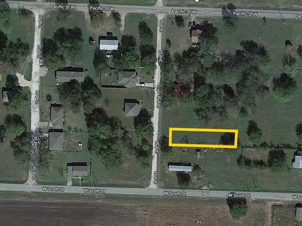 86 3rd St, Honey Grove, TX 75446