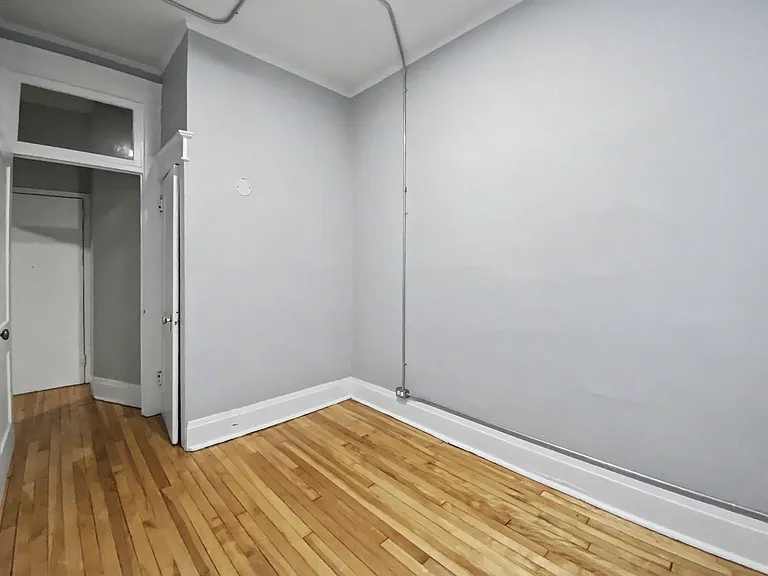 404 Elgin St — Photo 11
