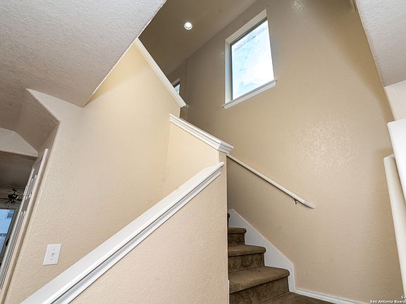 5th image of 133 Hinge Chase