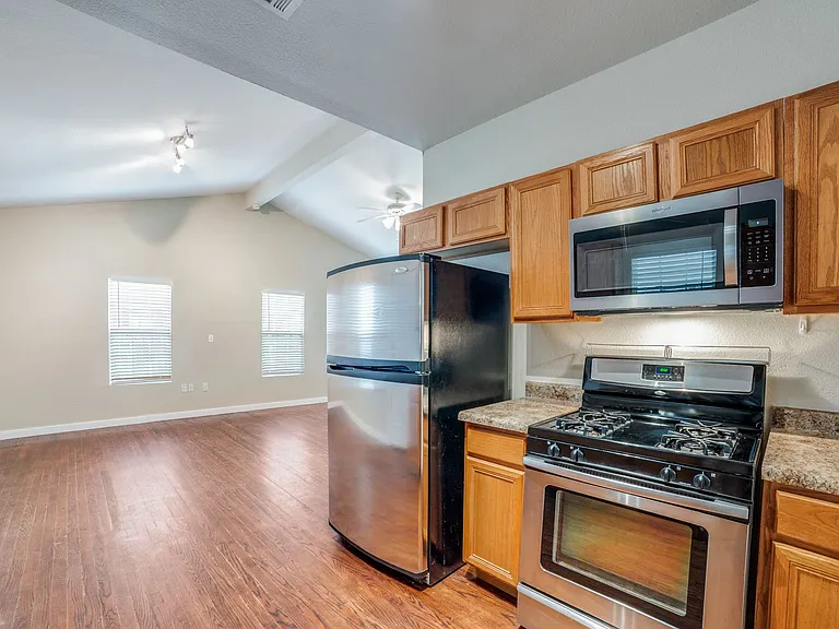415 Kendall St — Photo 14