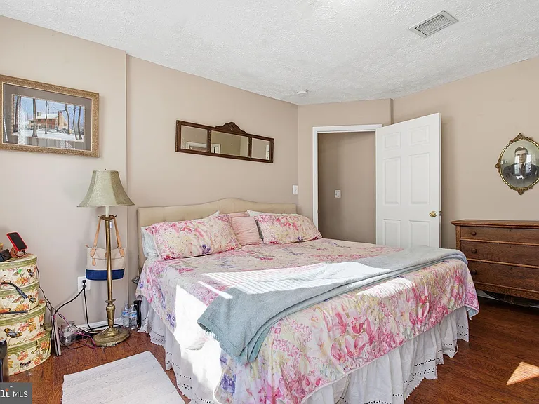 116 W Clement St — Photo 18