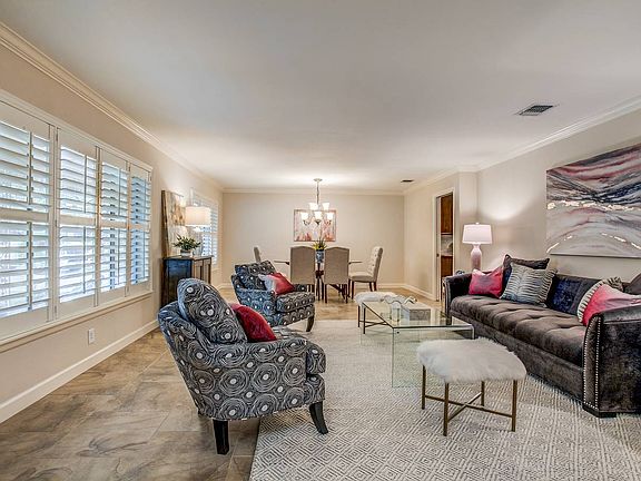 5th image of 327 Royal Oaks Dr