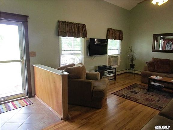 3rd image of 71 Crystal Dr