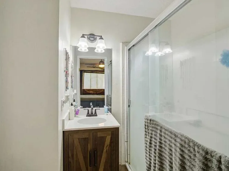 9101 Vernetta Way — Photo 4