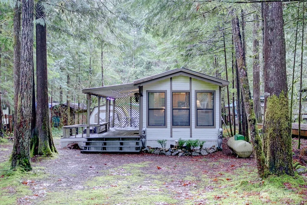 96 Sunset Circle photo 1