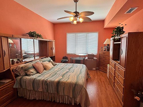 5th image of 2 E HARBOUR ISLE Drive E #203