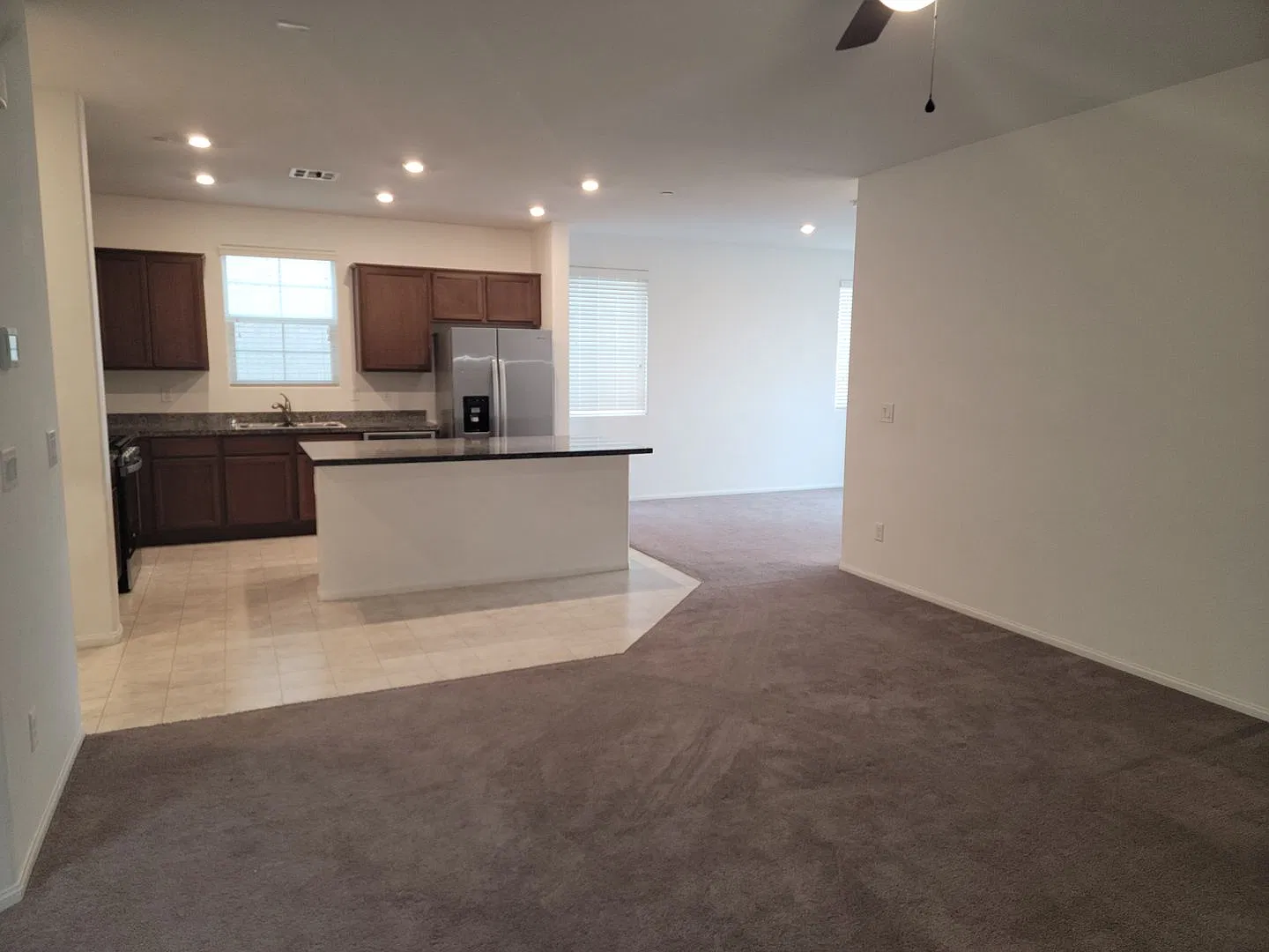 Amazing 4 Bedroom, 3 Bath Home. in Gated Community — Photo 4