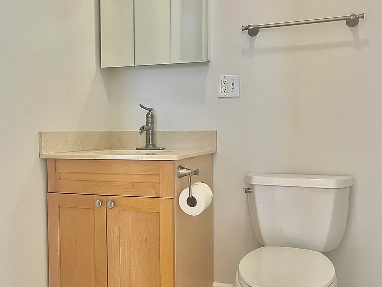 837 E 52nd St #3N — Photo 19