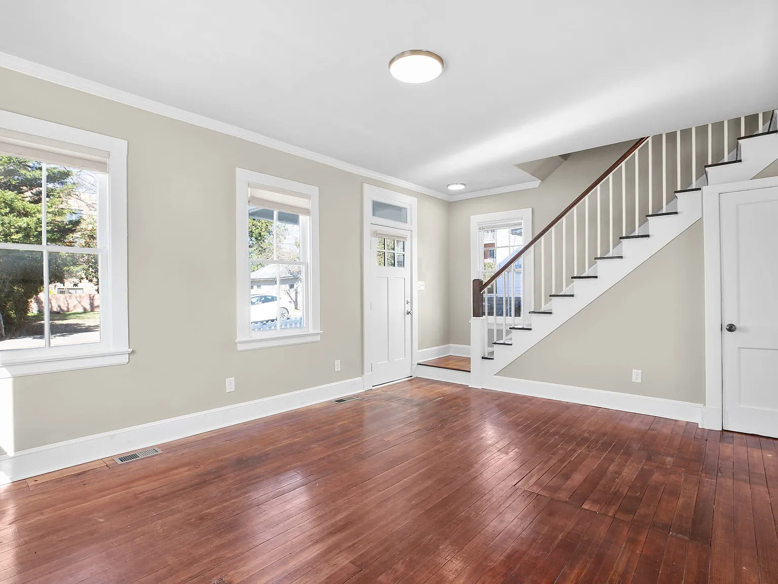 310 Princess Elizabeth St — Photo 4