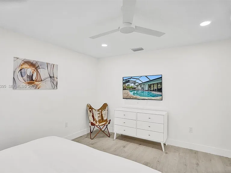 1141 N Northlake Dr — Photo 49