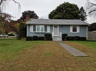 12 Valley View Dr, Smithfield, RI 02828