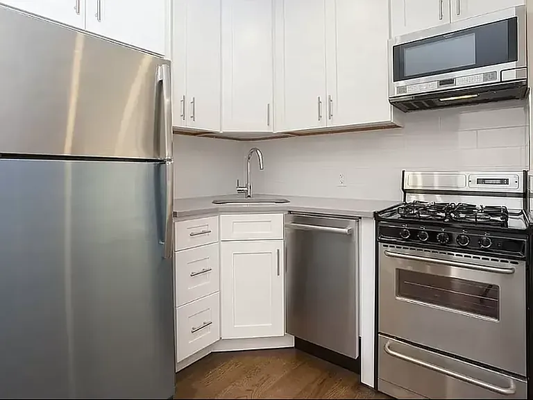 99 Suffolk St #5A — Photo 2