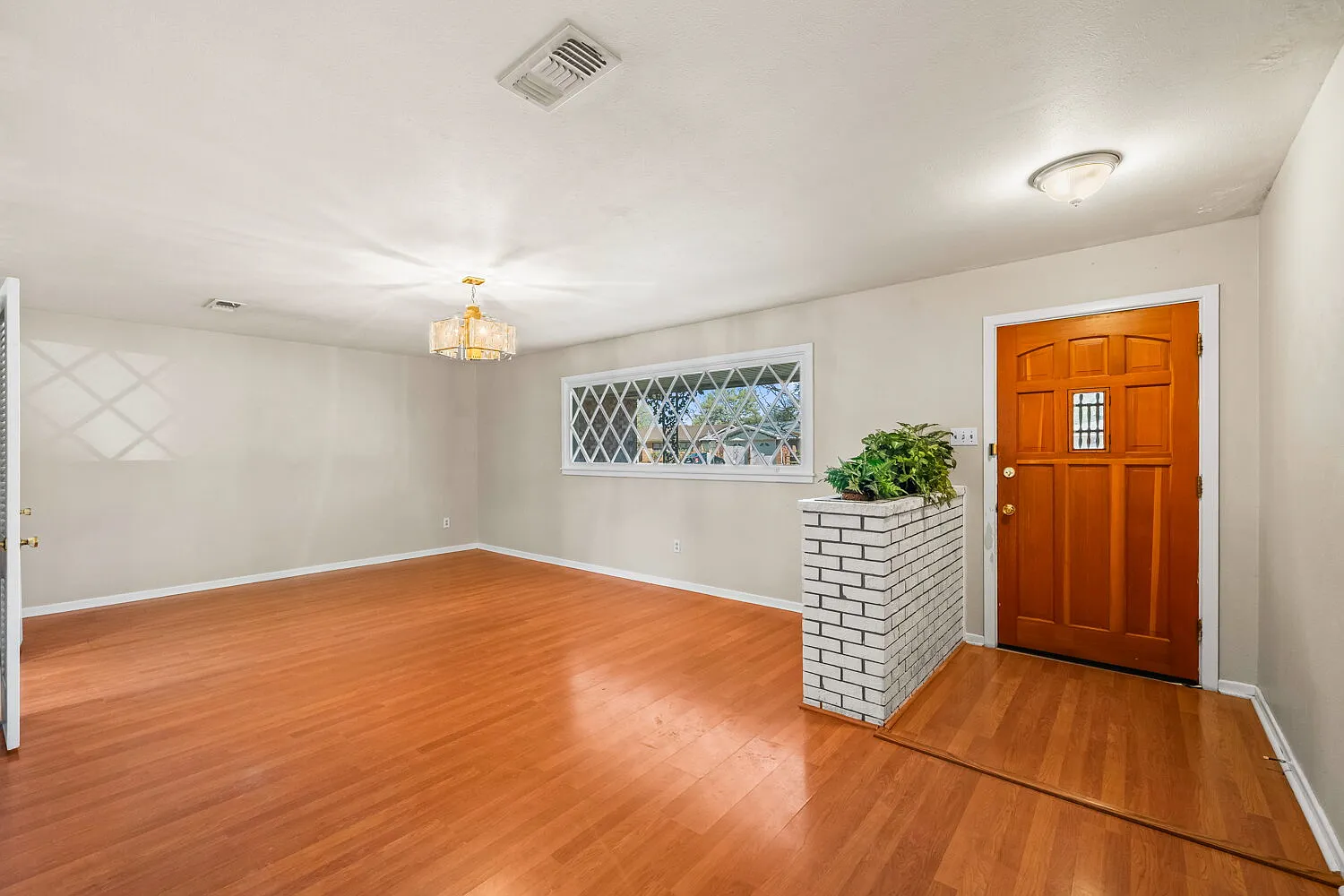 3 bed, 2.0 bath, 2224 sqft, $1,895 — Photo 4