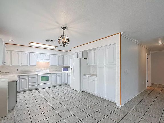3rd image of 1849 E Manhatton Dr #1