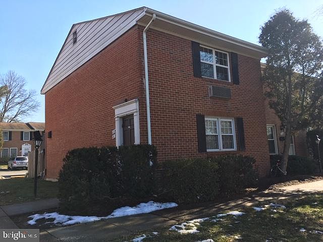 1st image of 112 N Sterling Blvd