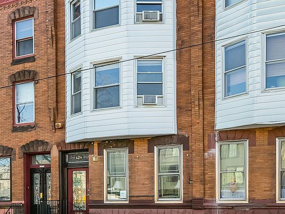 5th image of 624 E Girard Ave Floor 2