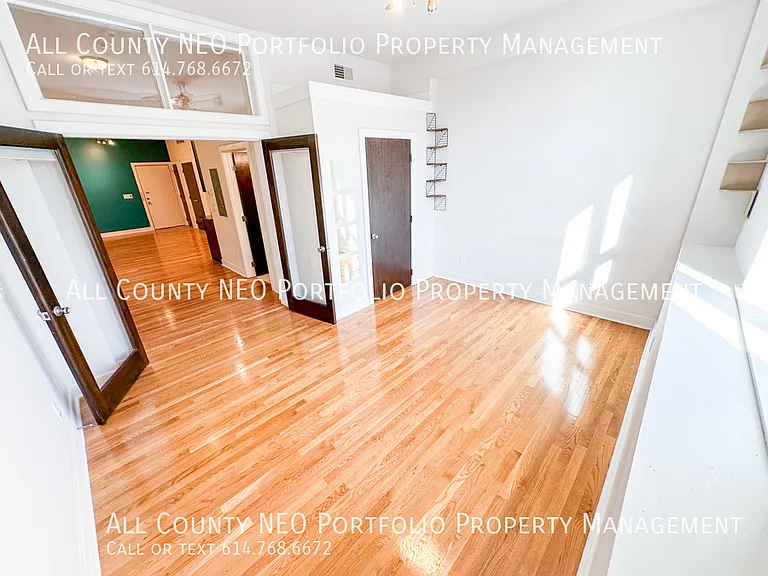 1276 N High St #304 — Photo 8