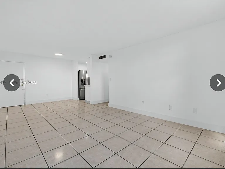 606 W 81st St #302 — Photo 16