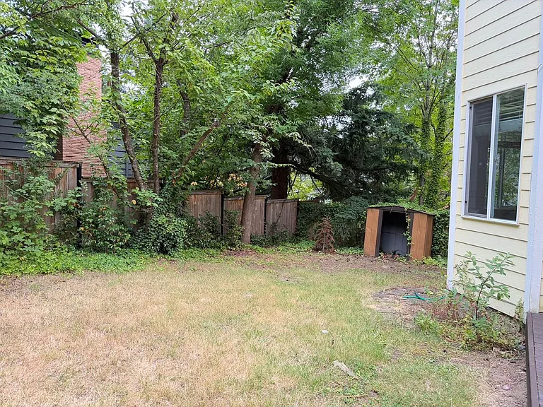 184 SW 105th Ter — Photo 12