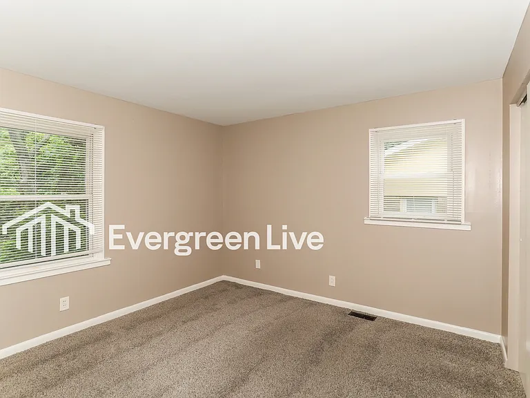 8540 Sunlight Dr — Photo 9