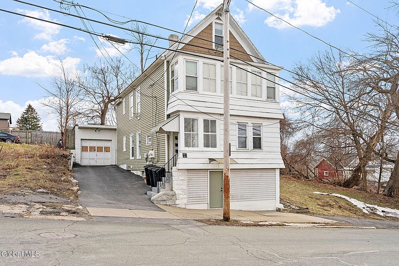 2nd image of 1417 3rd Avenue