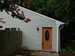 803 Pine View Ln, Chesapeake, VA 23320