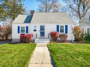 74 Quaker Ln N, West Hartford, CT 06119