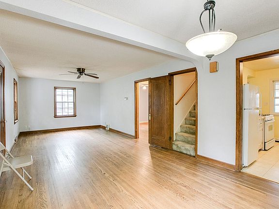 3rd image of 1853 Hawthorne Ave E