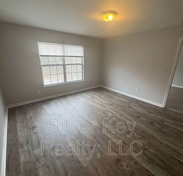 220 Willow Creek Dr #8 — Photo 2