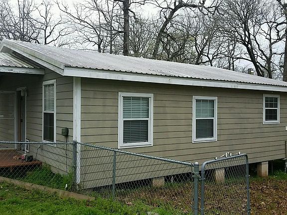 3rd image of 91 Hilltop Dr