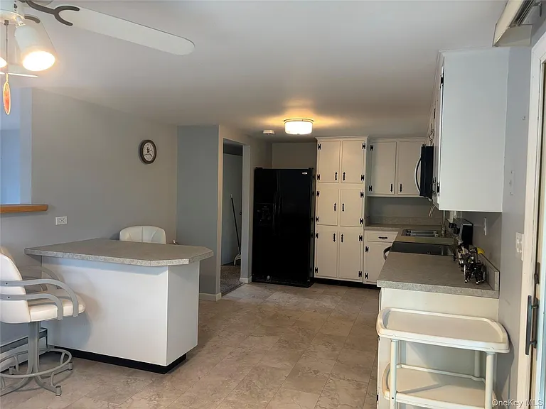 239 Vineyard Ave — Photo 6