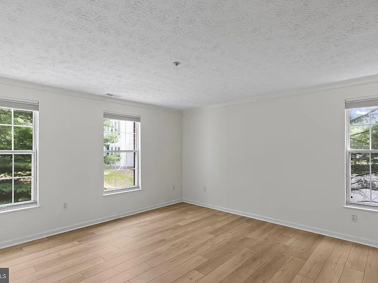 700 Orchard Overlook #203 — Photo 8