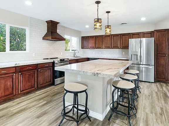 5th image of 3008 Colanthe Ave