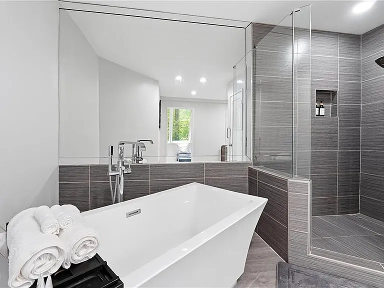 1210 E Beechwood Dr NW — Photo 11