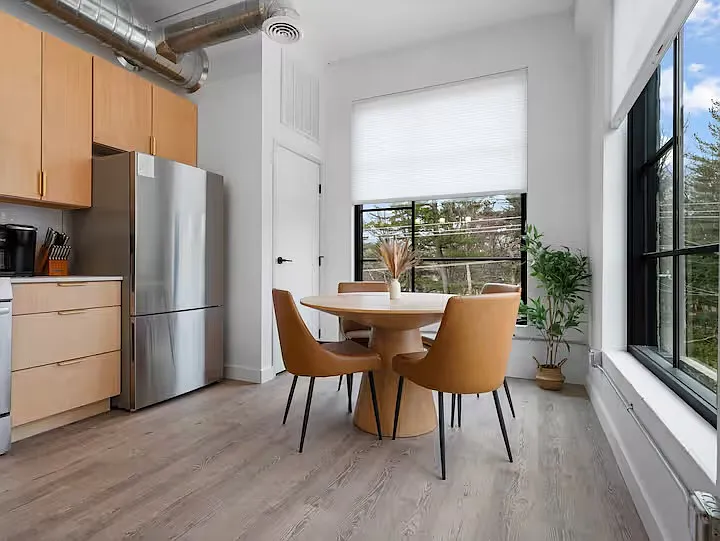1 bed, 650 sqft, $1,900 — Photo 3