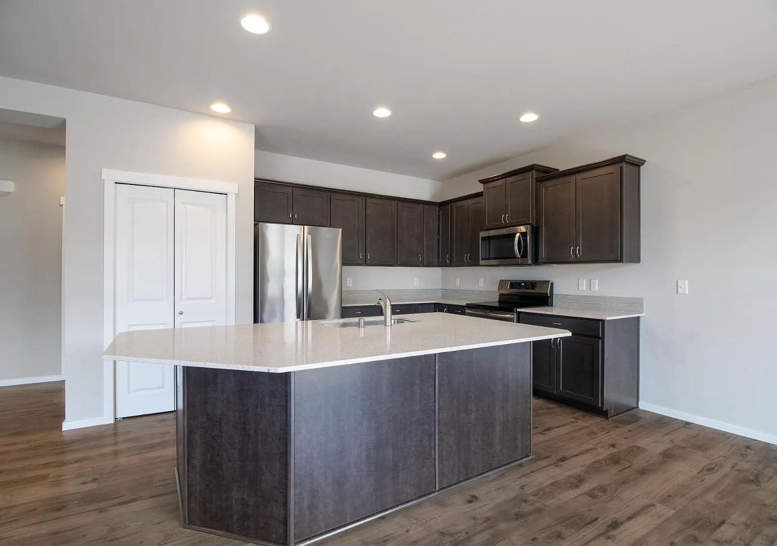 2925 Cassius St NE — Photo 2