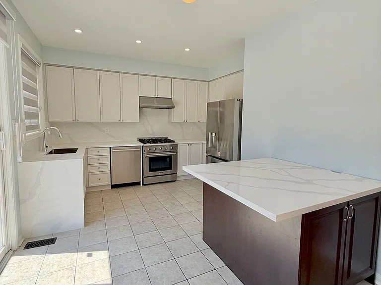 21 Sugarhill Dr #UPPER — Photo 7