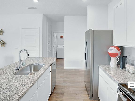 5th image of 13753 Logan Pl
