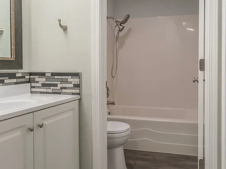 880 N Pershing St — Photo 6