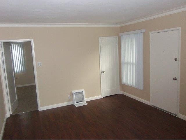 4801 Platinum Living Room